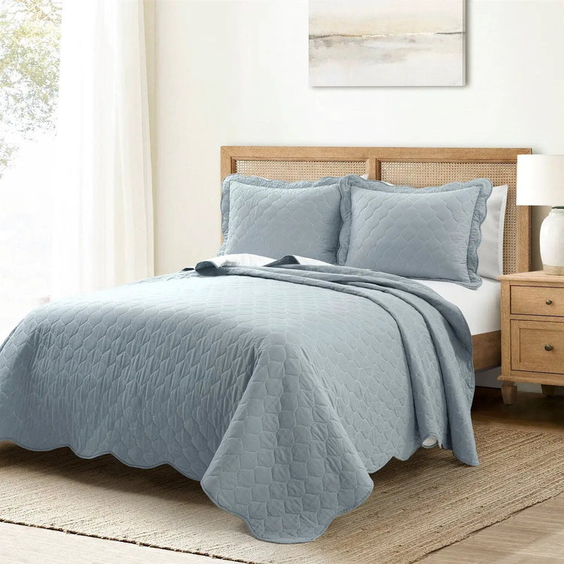 Full/Queen White Blue Scalloped Edge Reversible Thin Light Quilt Set by HomePacific