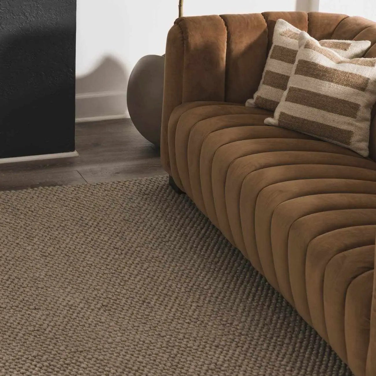 Lucerne Ivory LNE-1002 Wool Rug, installed in a room 3