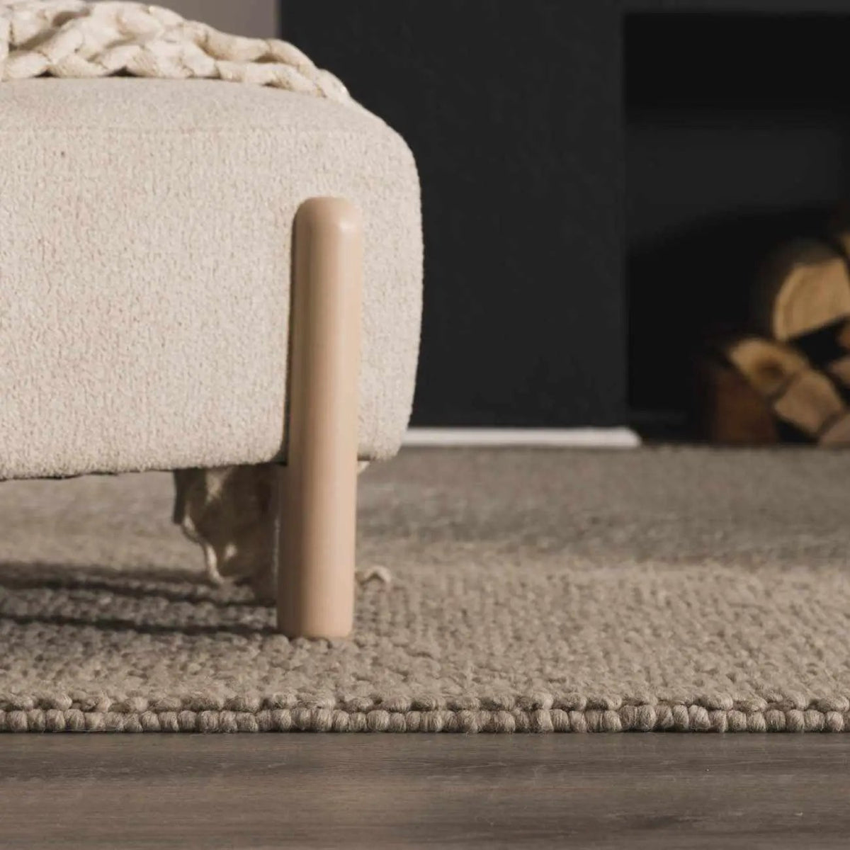 Lucerne Ivory LNE-1002 Wool Rug, installed in a room 4