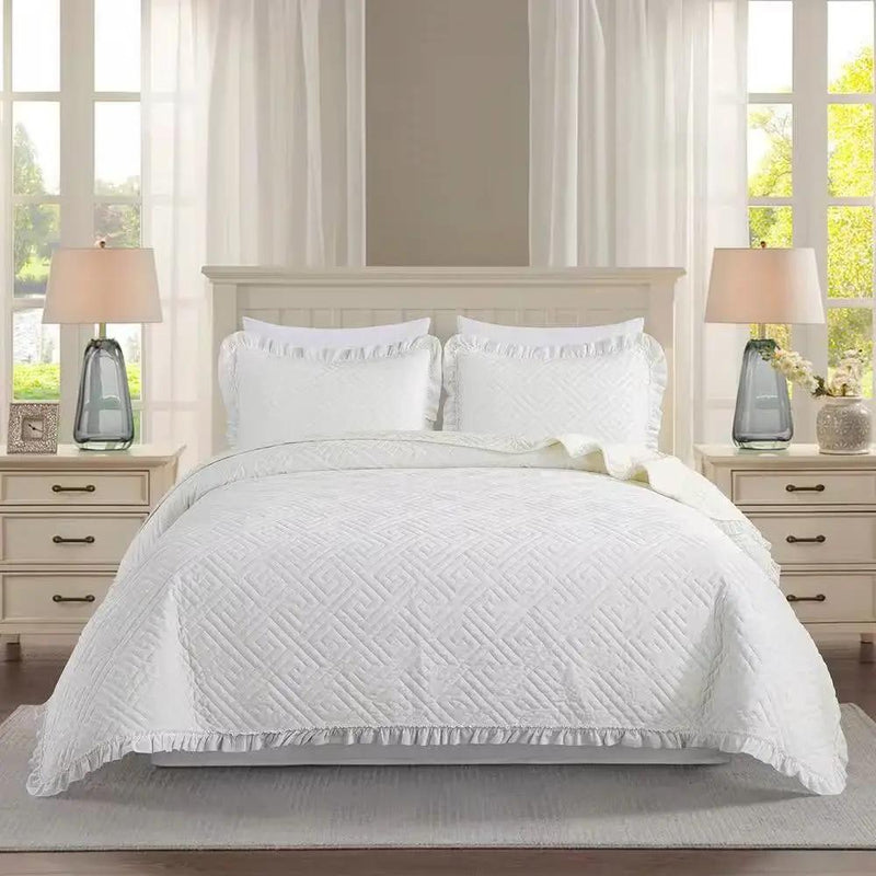 Queen size Ivory White Velvet Microfiber Polyester Reversible 3-Piece Quilt Set by HomePacific