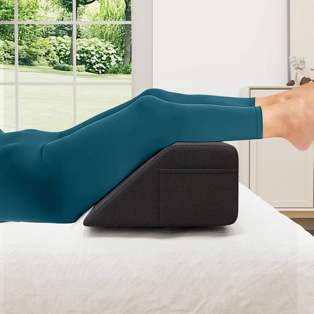 Bed Wedge Pillow with Storage Bag, photo 4 of 11