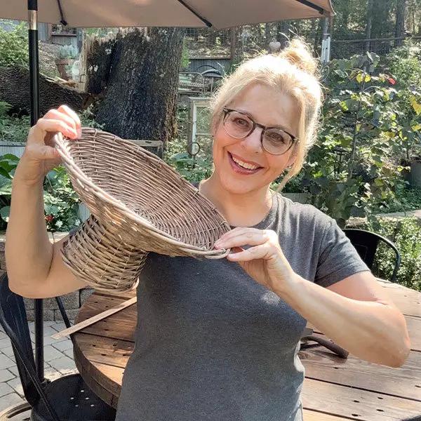 Round Willow Riser by Decor Steals