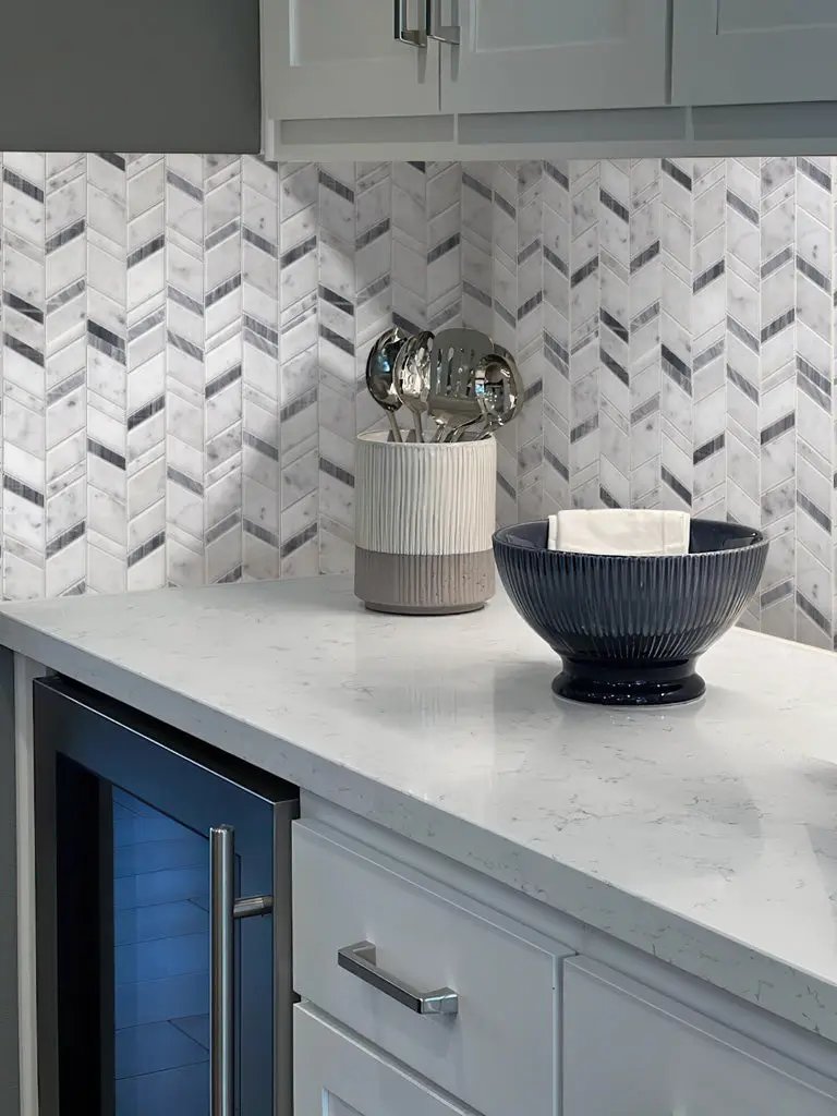 White Gray 11x13 Polished Herringbone Bardiglio Nuvolato Bianco Carrara Marble Mosaic Tile (5 pack, 4.95 sq ft/case) by Apollo Tile