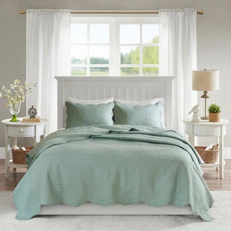 Full/Queen size 3-Piece Reversible Scalloped Edges Microfiber Quilt Set in Seafoam by HomePacific