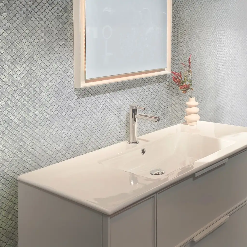 Chiffon White 12x12 Polished Arabesque Shell Mother of Pearl Mosaic Tile (20 pack, 19.34 sq ft/case) by Apollo Tile