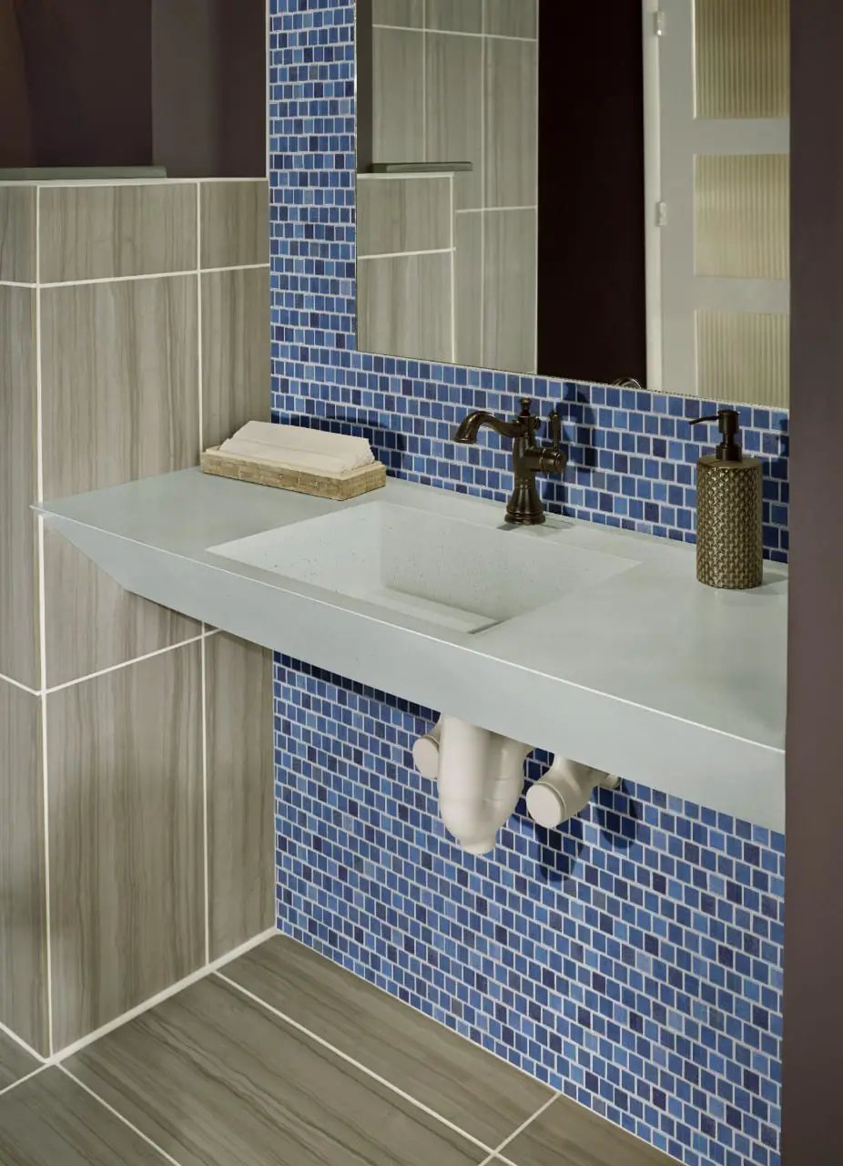 Calacatta Cressa 2” Hexagon Mosaic Tile Honed Marble in a finished room