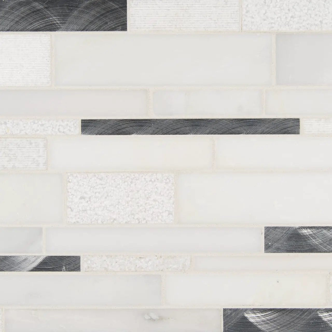 Moderno Blanco Interlocking 12x18 Pattern 8mm Metal Mosaics close up