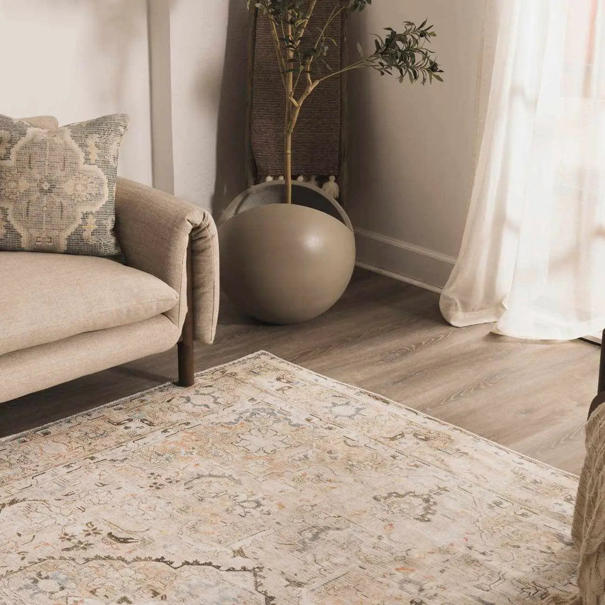Standon Vintage Flat Pile Washable Rug, installed in a room 4
