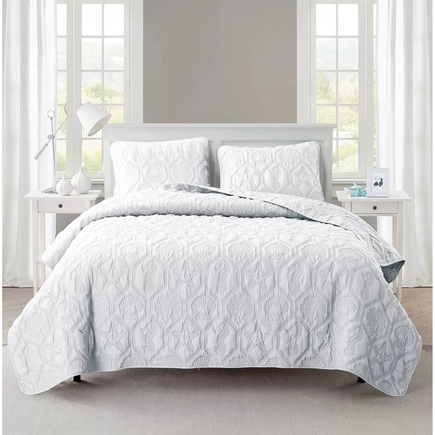 Queen size Coastal Beach Seashells Starfish Sea Horse White 3-Piece Quilt Set by HomePacific