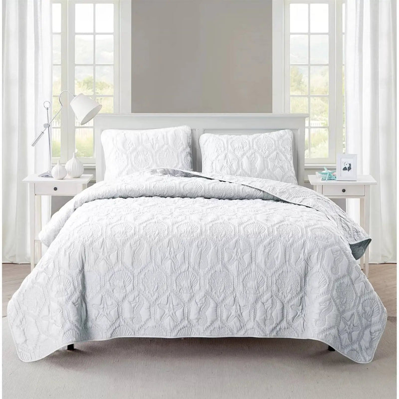 Queen size Coastal Beach Seashells Starfish Sea Horse White 3-Piece Quilt Set by HomePacific