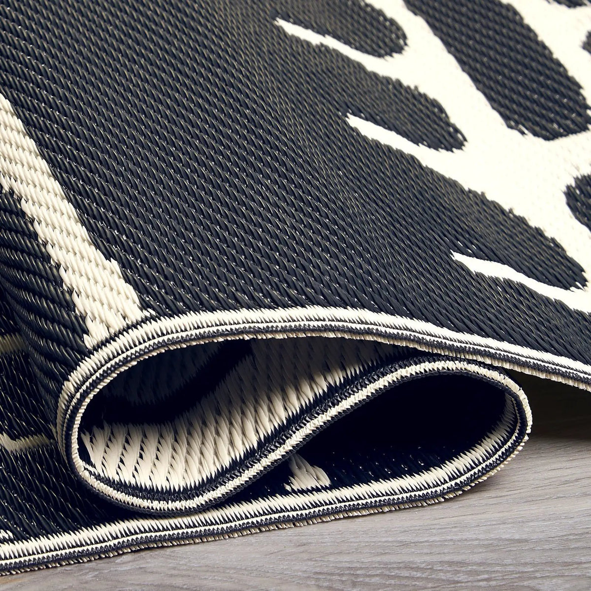 Serowe - Black & White Outdoor Rug for Patio, photo 4 of 9