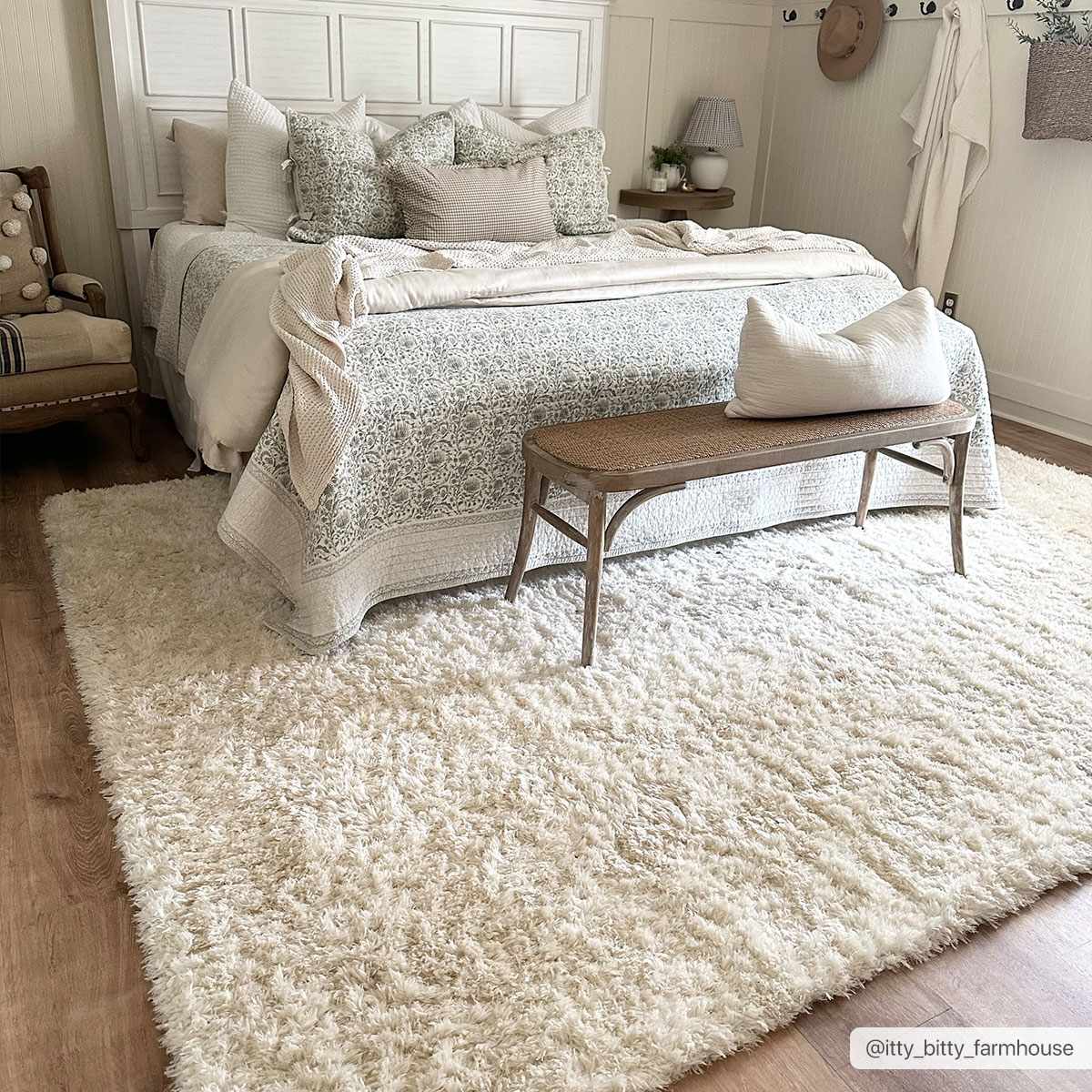 Siari Solid Cream Plush Rug by Boutique Rugs