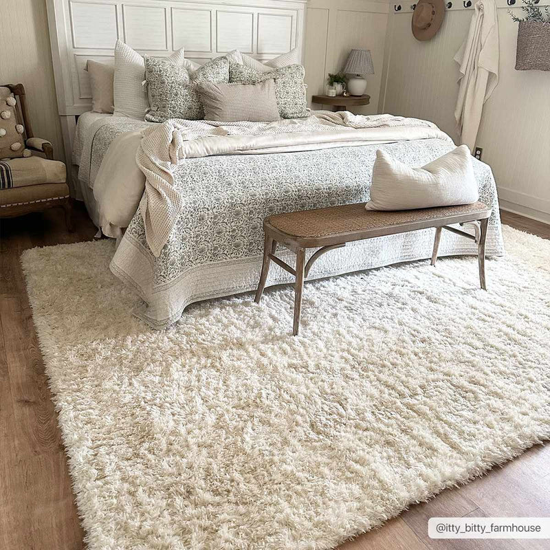Siari Solid Cream Plush Rug by Boutique Rugs