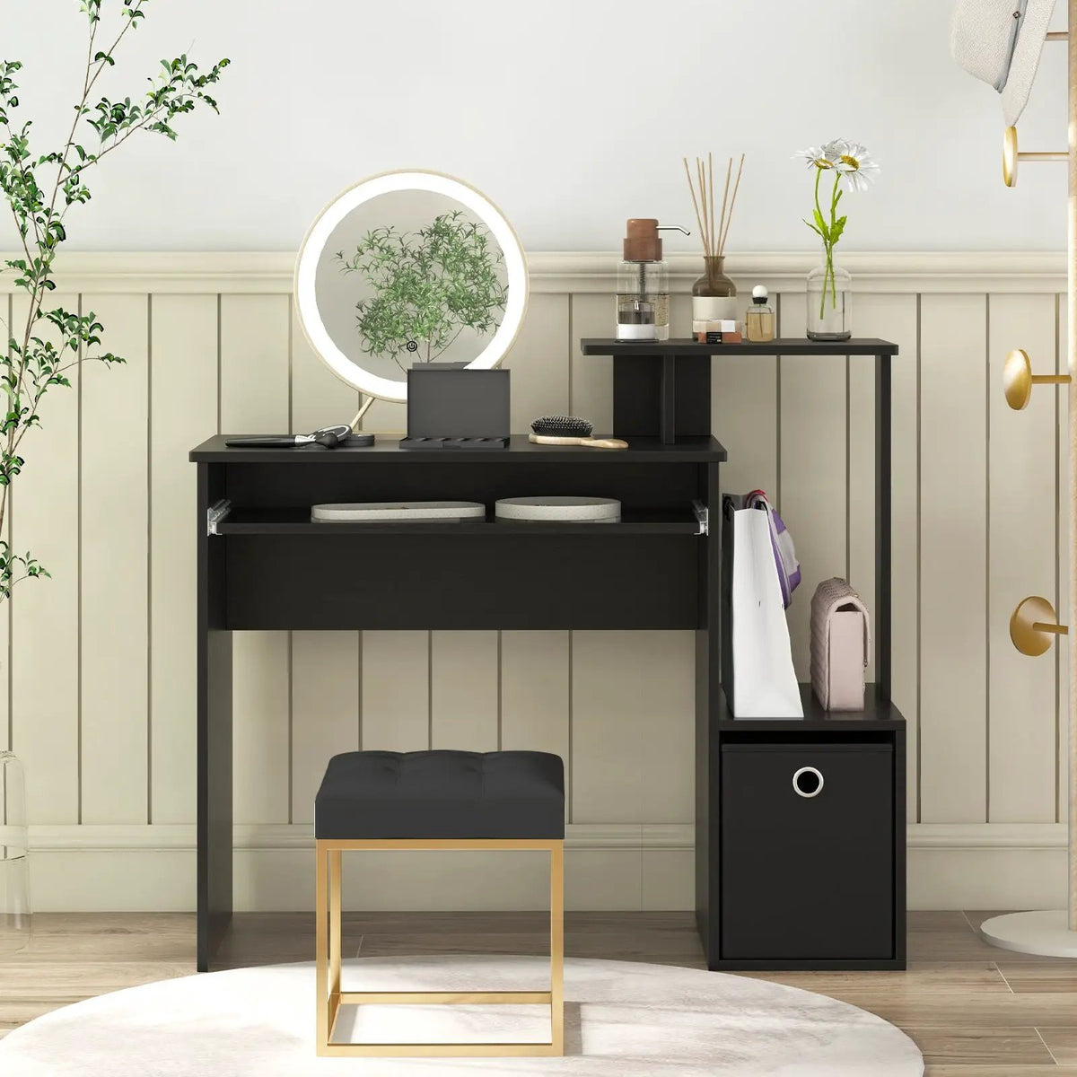 Space-saving Computer Desk with Pull-out Keyboard Tray, photo 2 of 9