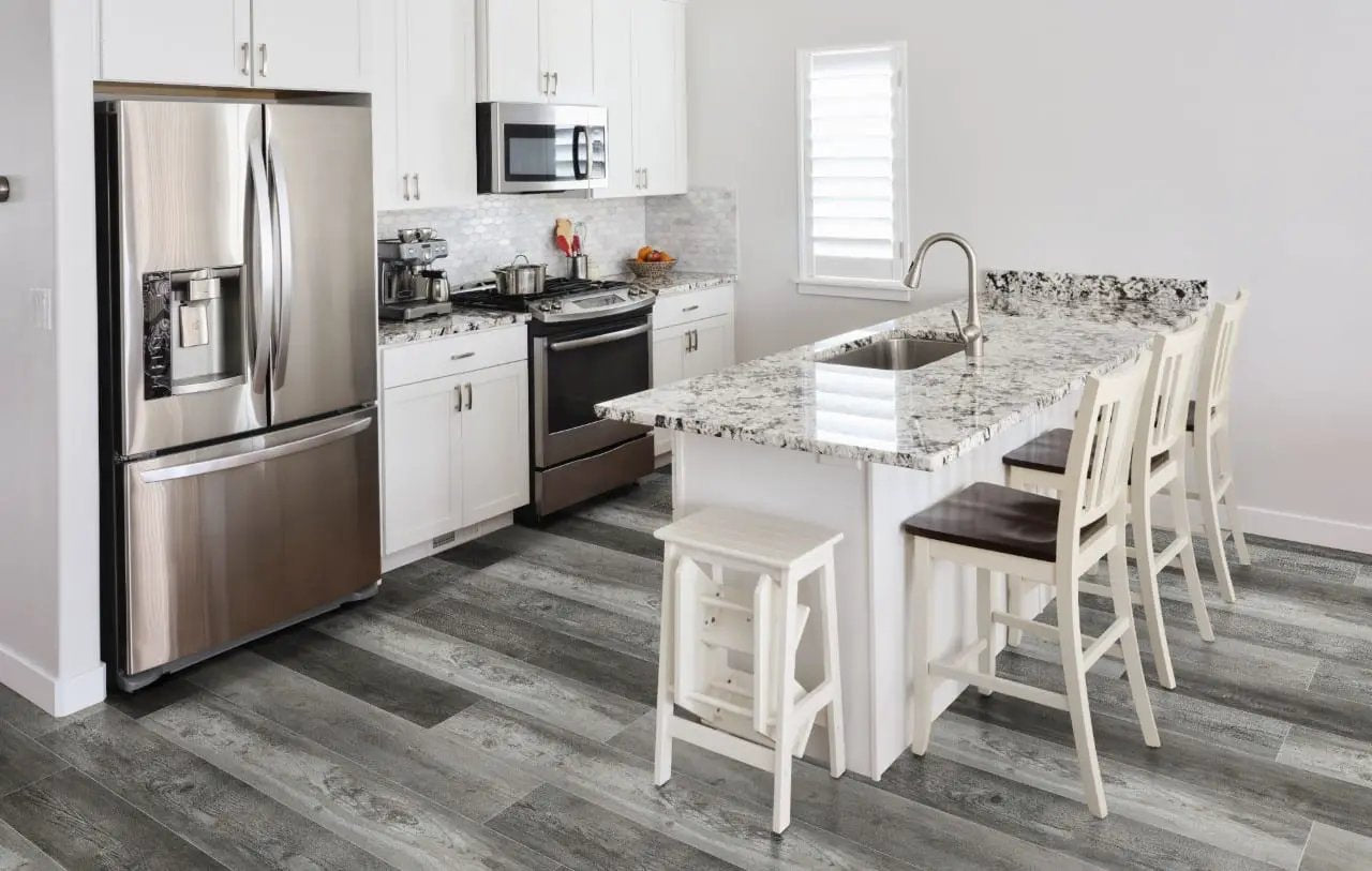 Cyrus Boswell Semi Gloss Wood Look Lvt Moldings 1.77x0.28 in a finished room