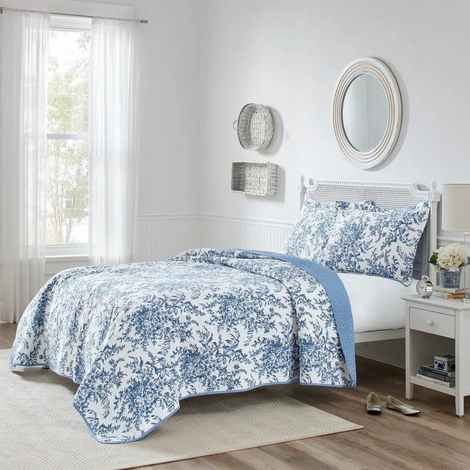 King size 3 Piece Bed-in-a-Bag Reversible Blue White Floral Cotton Quilt Set by HomePacific