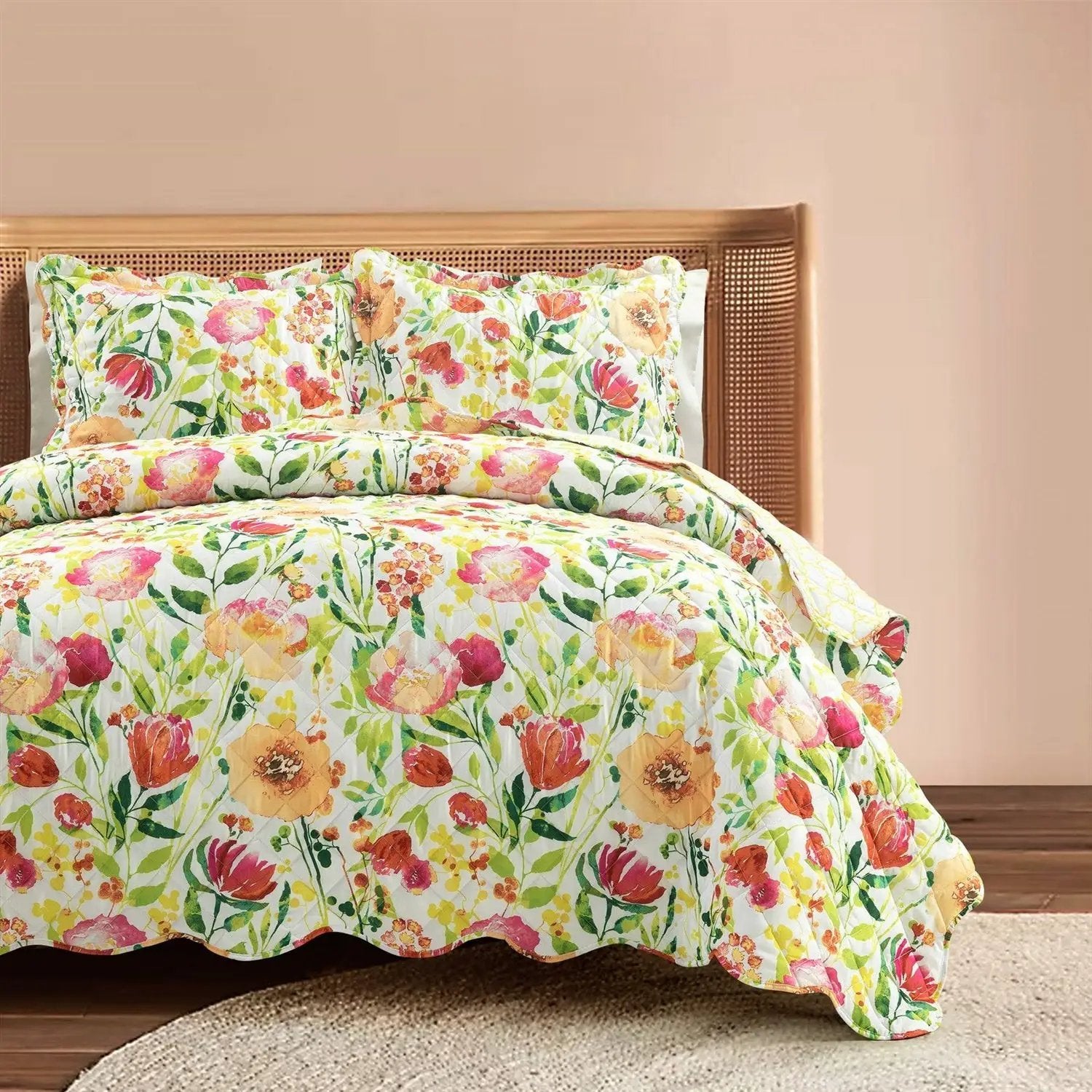 Full/Queen Lightweight Polyester Scalloped Edges Floral Quilt Set by HomePacific