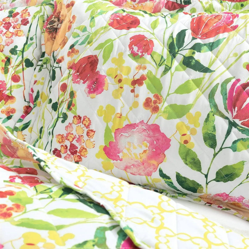 Full/Queen Lightweight Polyester Scalloped Edges Floral Quilt Set by HomePacific