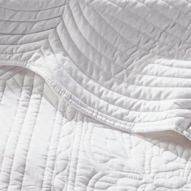 King Size 3 Piece Reversible Scalloped Edges Microfiber Quilt Set in White by HomePacific
