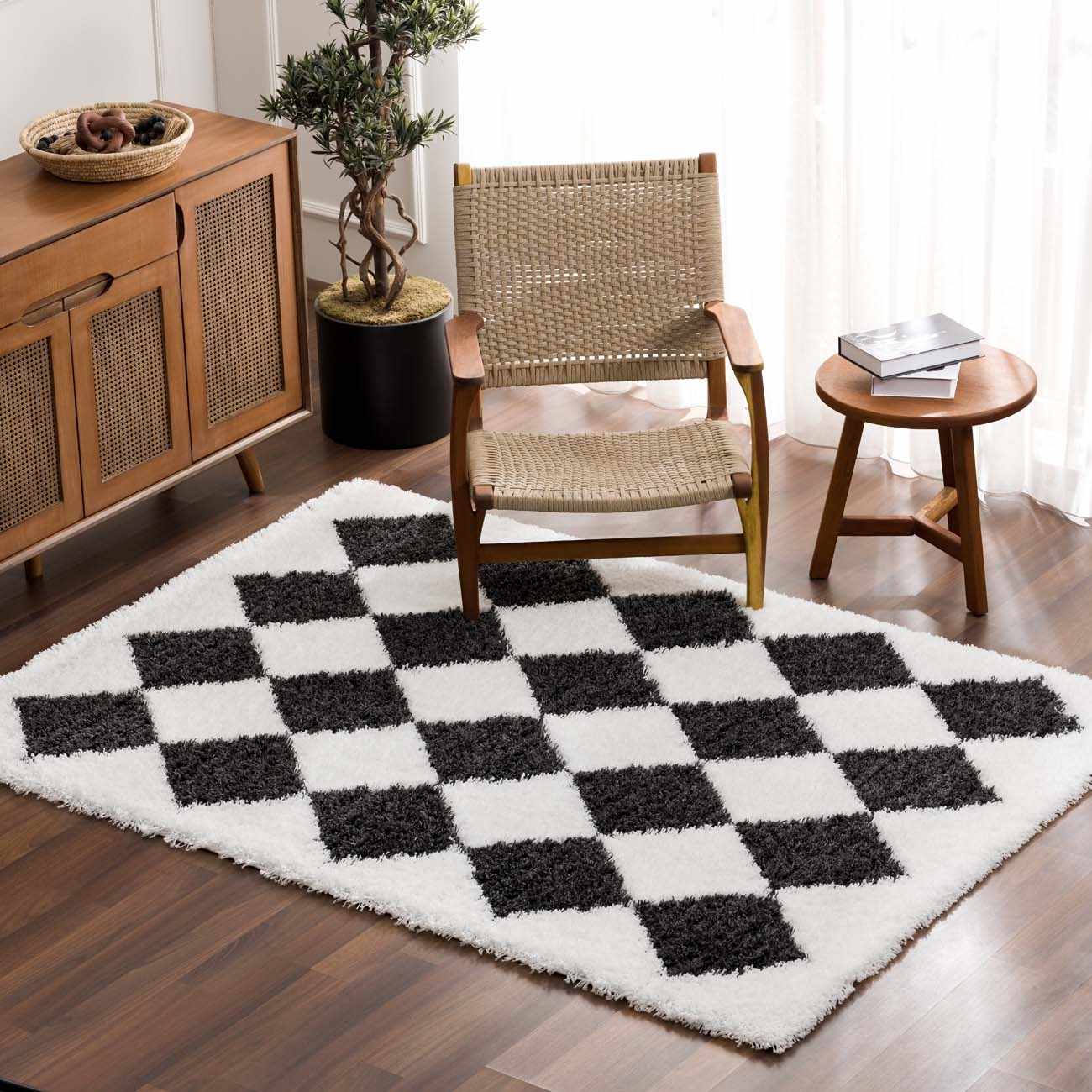 Zahur Black & White Diamond Area Rug - Clearance by Boutique Rugs