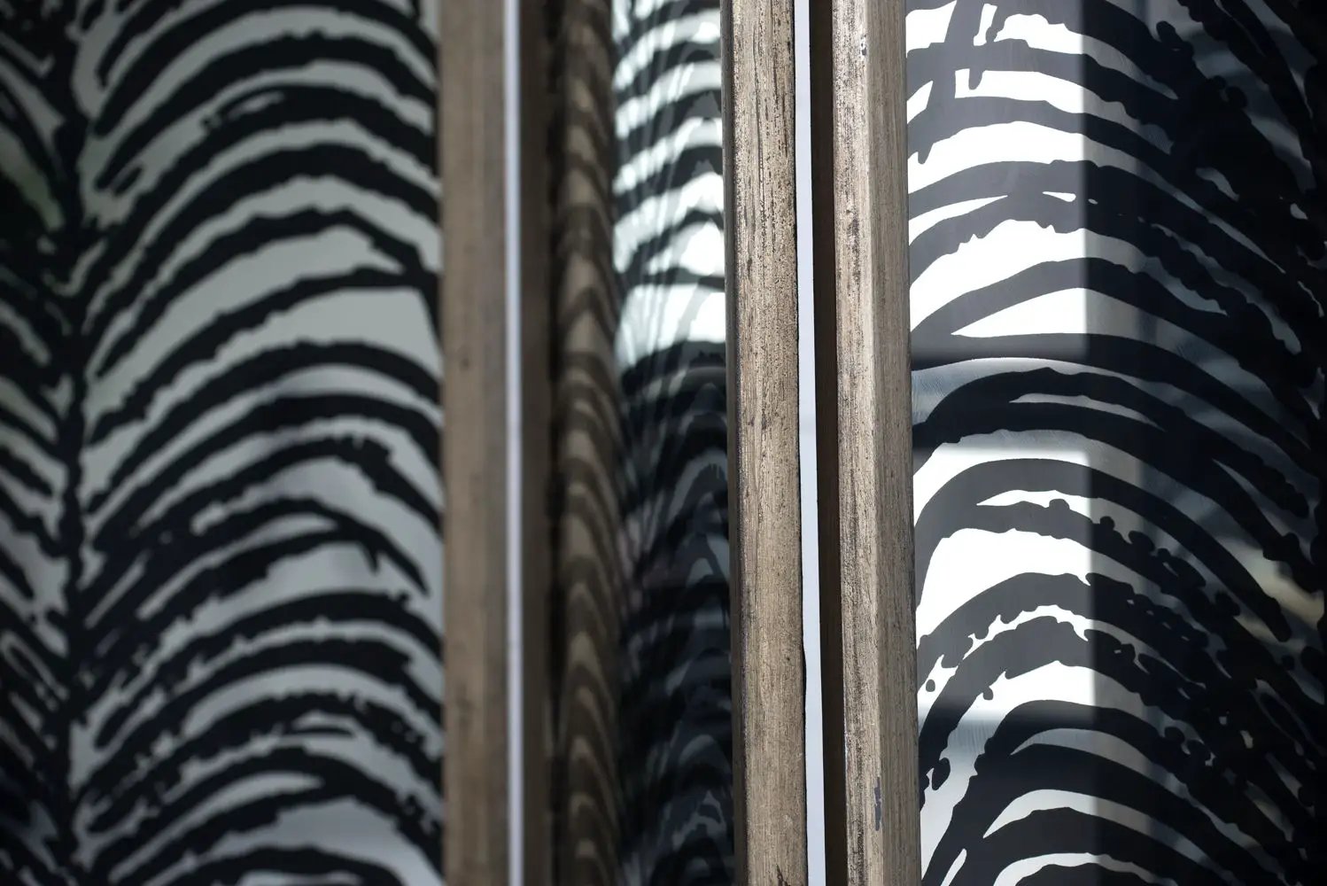 Room Divider, Herero 4 Panel Decorative Screen - Black by Unique Piece Furniture