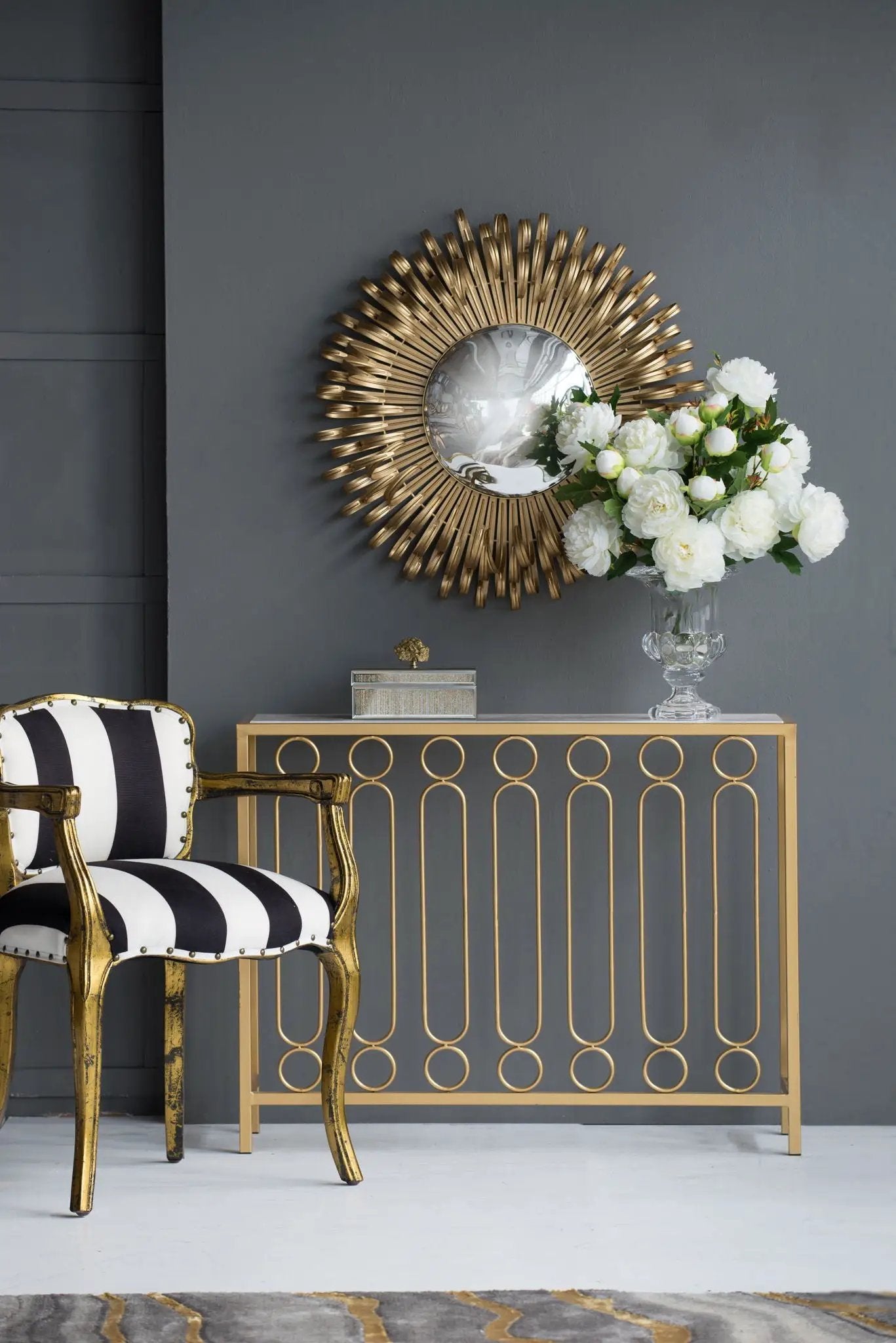 Sunburst Design Wall Mirror Decorative en For Entryway, Modern Living Room - Gold by Unique Piece Furniture