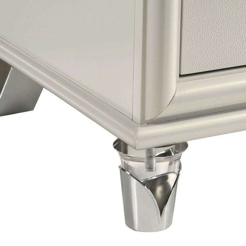 Gwendolyn - 5 Drawer Bedroom Chest Of Drawers - White by HouseOfZazla