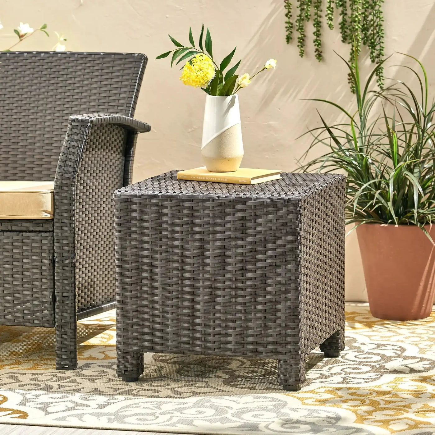 Puerta - Minimalist Style Accent Table by HouseOfZazla