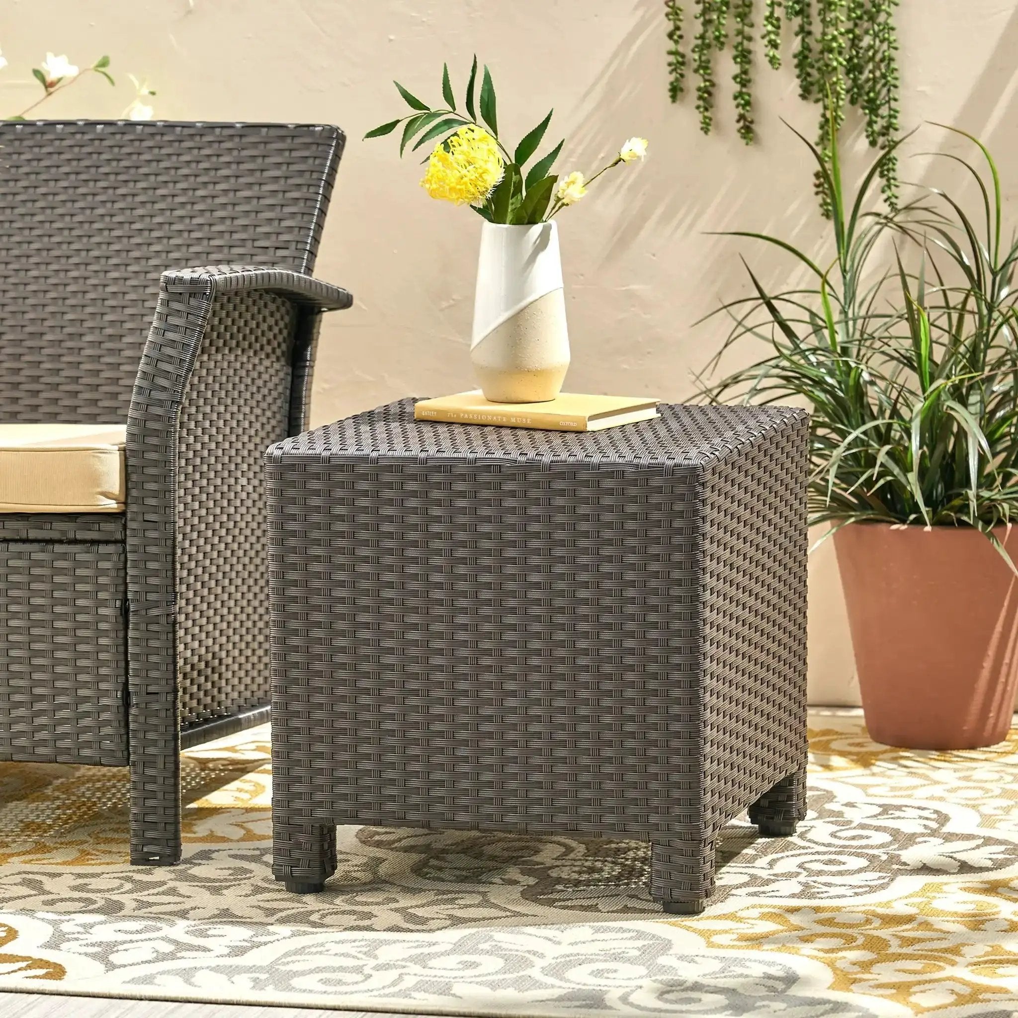 Puerta - Minimalist Style Accent Table by HouseOfZazla
