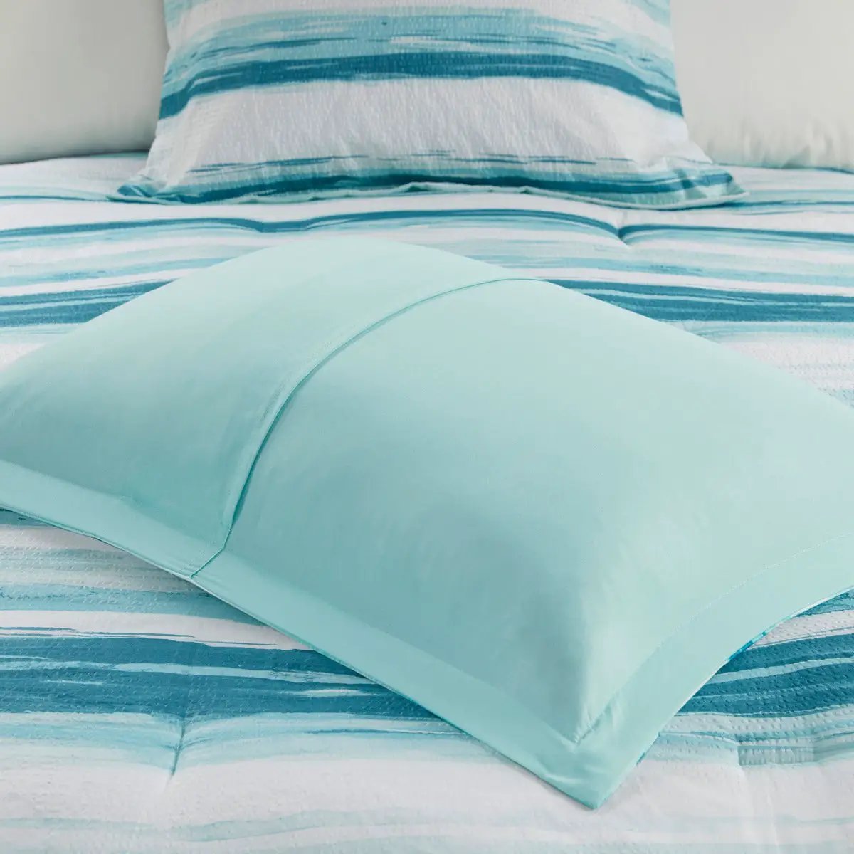 8 Piece Printed Seersucker Comforter and Quilt Set Collection Aqua King/Cal King by HouseOfZazla