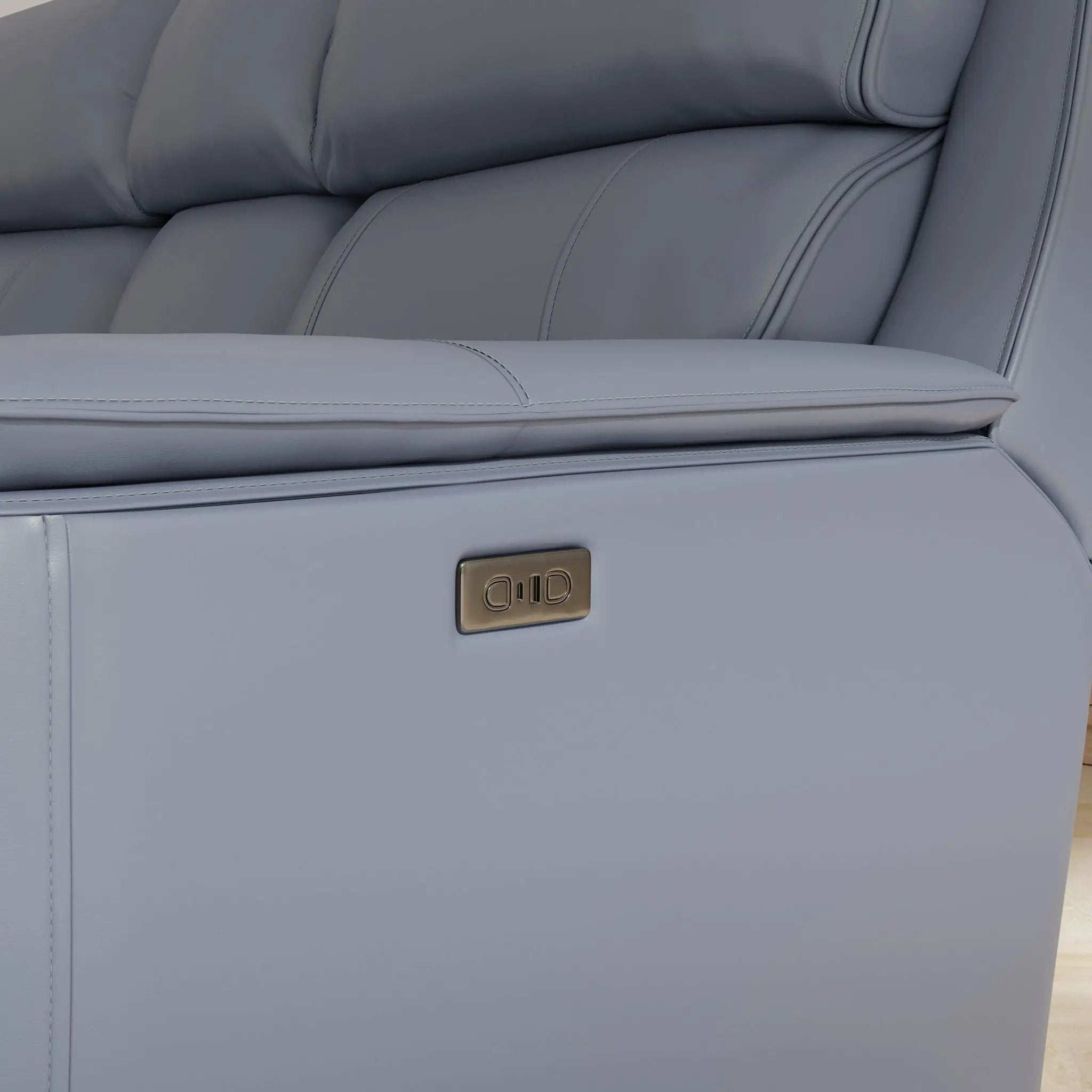 Oslo - Dual Power Reclining Loveseat With Console by Unique Piece Furniture