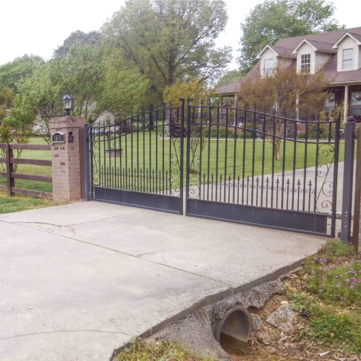 [12-18FT] Heavy-Duty Venice-Style Steel Dual-Swing Driveway Gate (SAK68025) by SAKSBY WHOLESALE