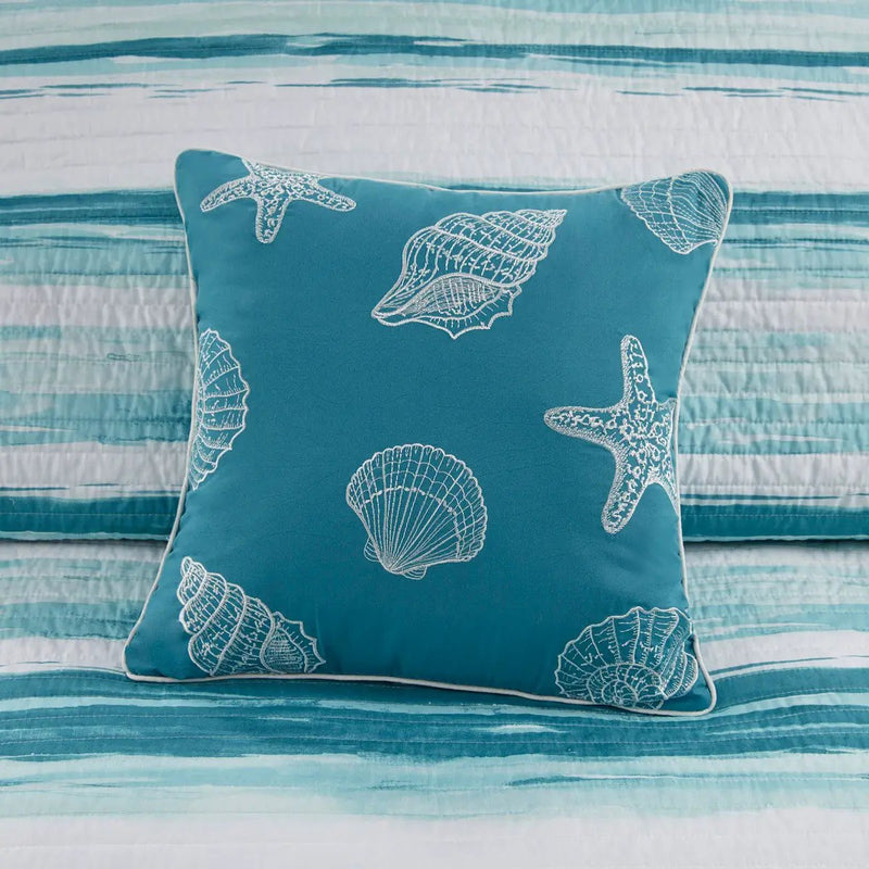 6 Piece Printed Quilt Set with Throw Pillows Aqua Full/Queen by HouseOfZazla