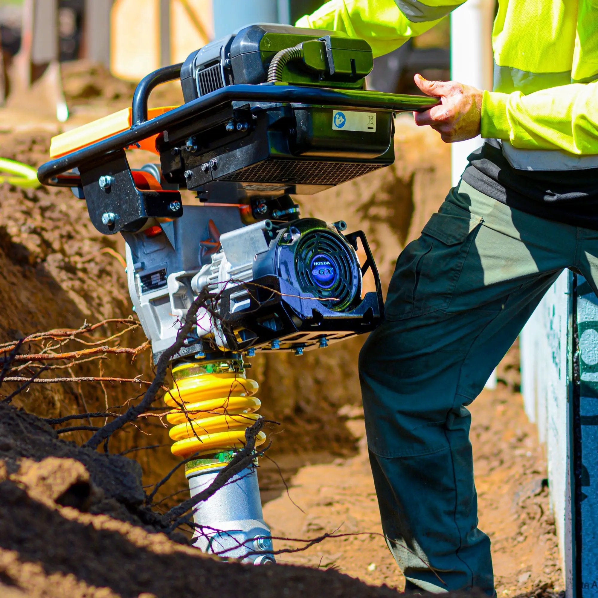 2.4 HP Battery Powered Vibratory Rammer Tamper Compactor with Honda GXE2.0S Motor by Tomahawk Power
