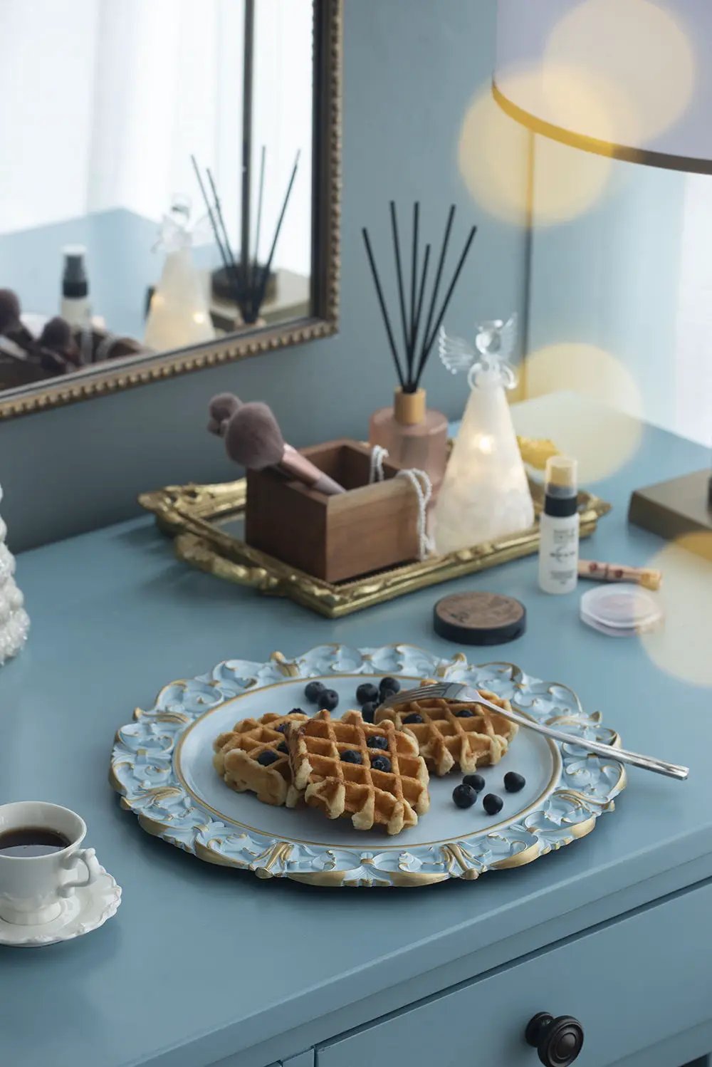 Plastic Charger Plate (Set of 6) - Blue / Gold by Unique Piece Furniture