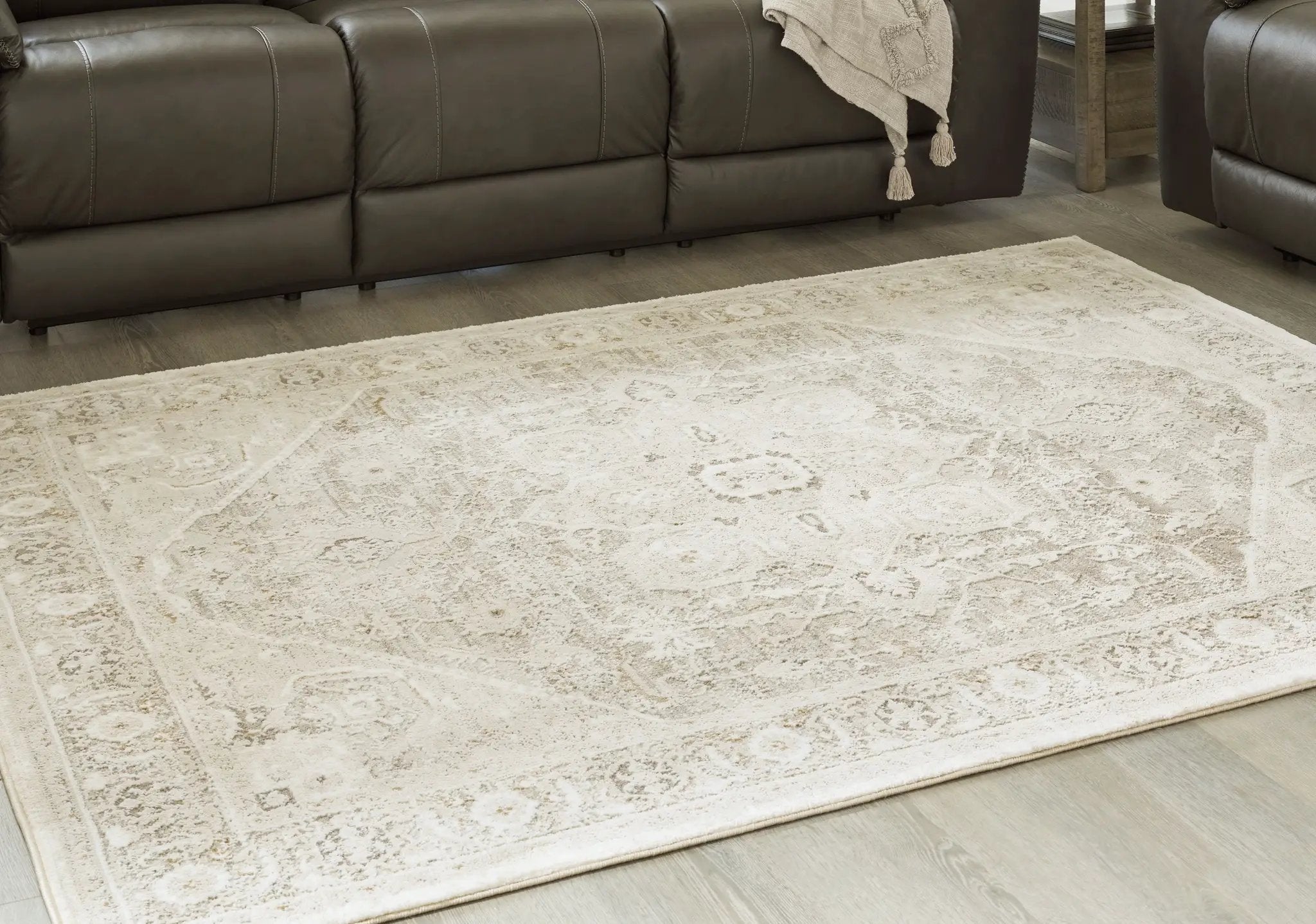 Gatwell - Rug by Unique Piece Furniture