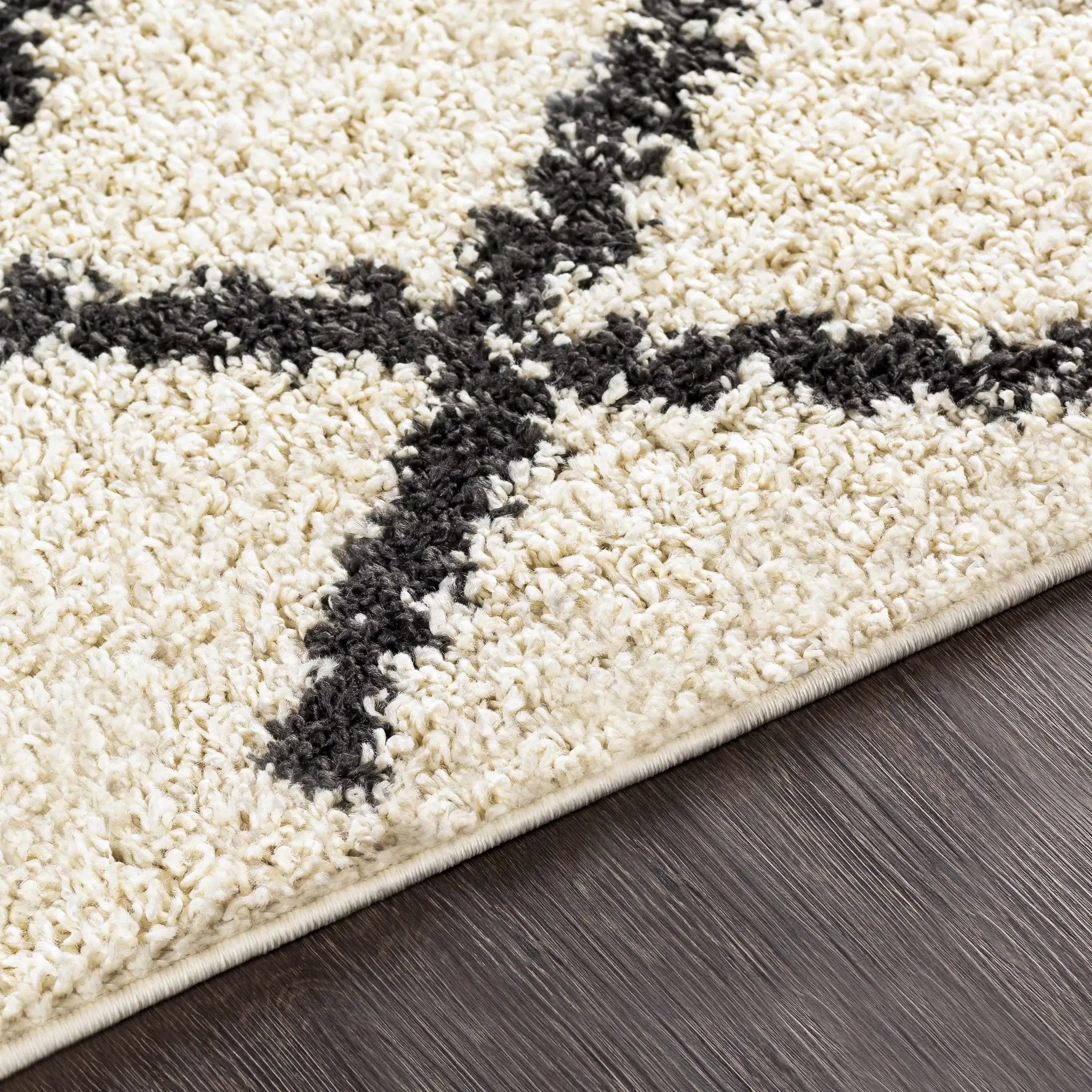 Wallagrass Beige/Black Trellis Tassel Shag by Hauteloom