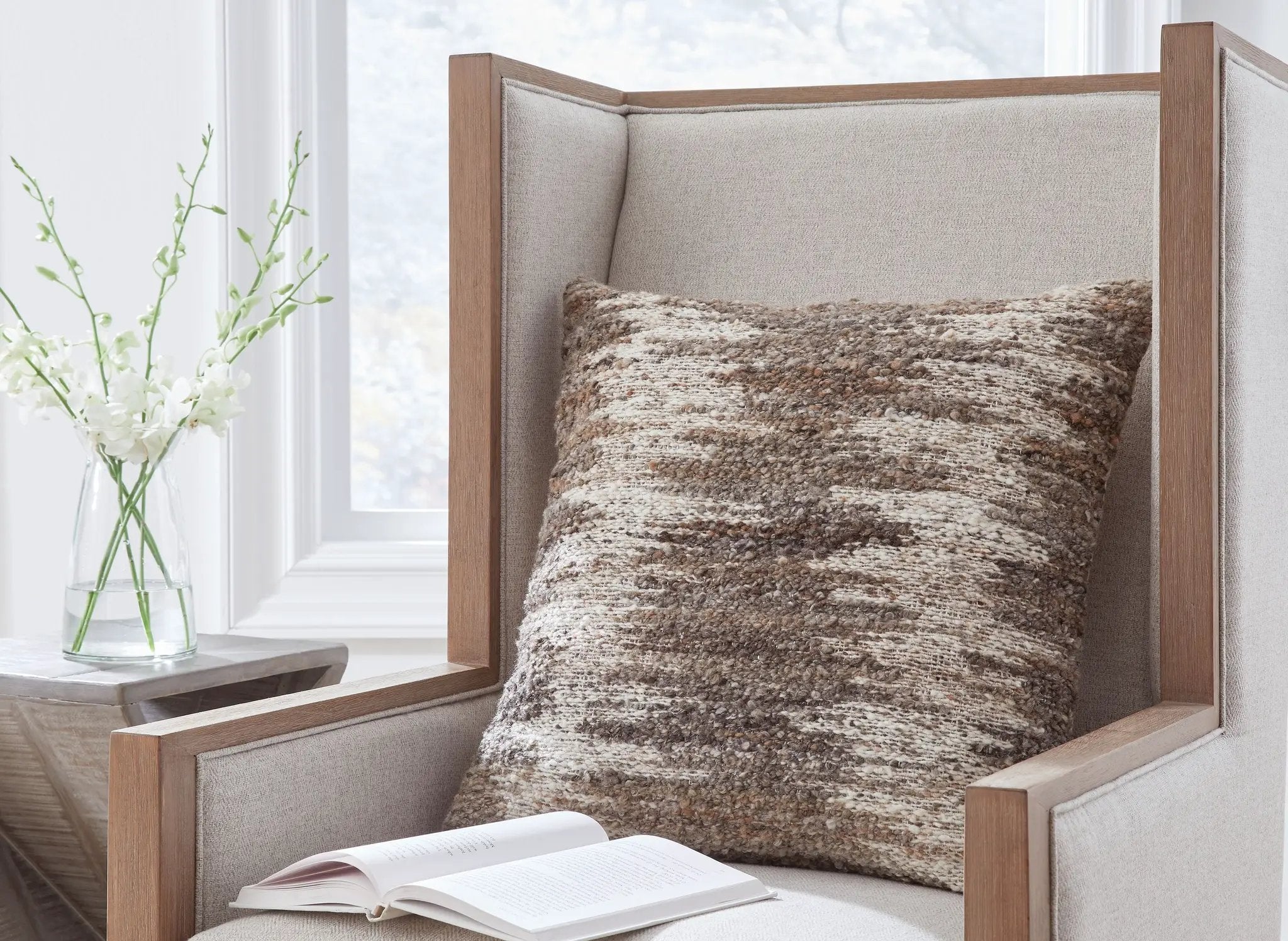 Nealton - Pillow by Unique Piece Furniture