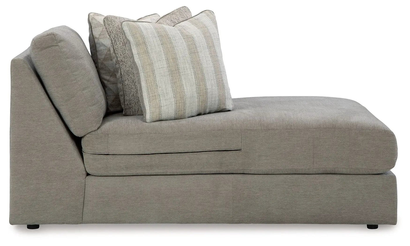 Avaliyah - Sectional by Unique Piece Furniture