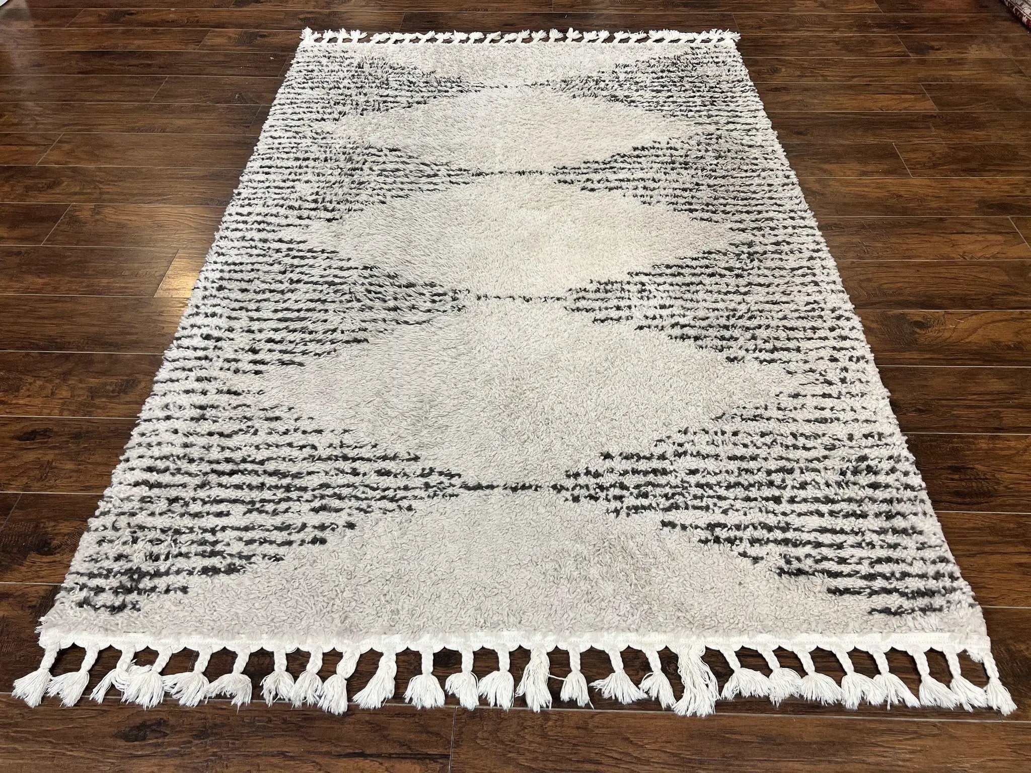 Shag Rug 5x8, Off White and Black Modern Contemporary Shag Area Rug, Moroccan Style Rug 5 x 8 ft, Medium Sized Rug, nuLoom Rug by Jewel Rugs