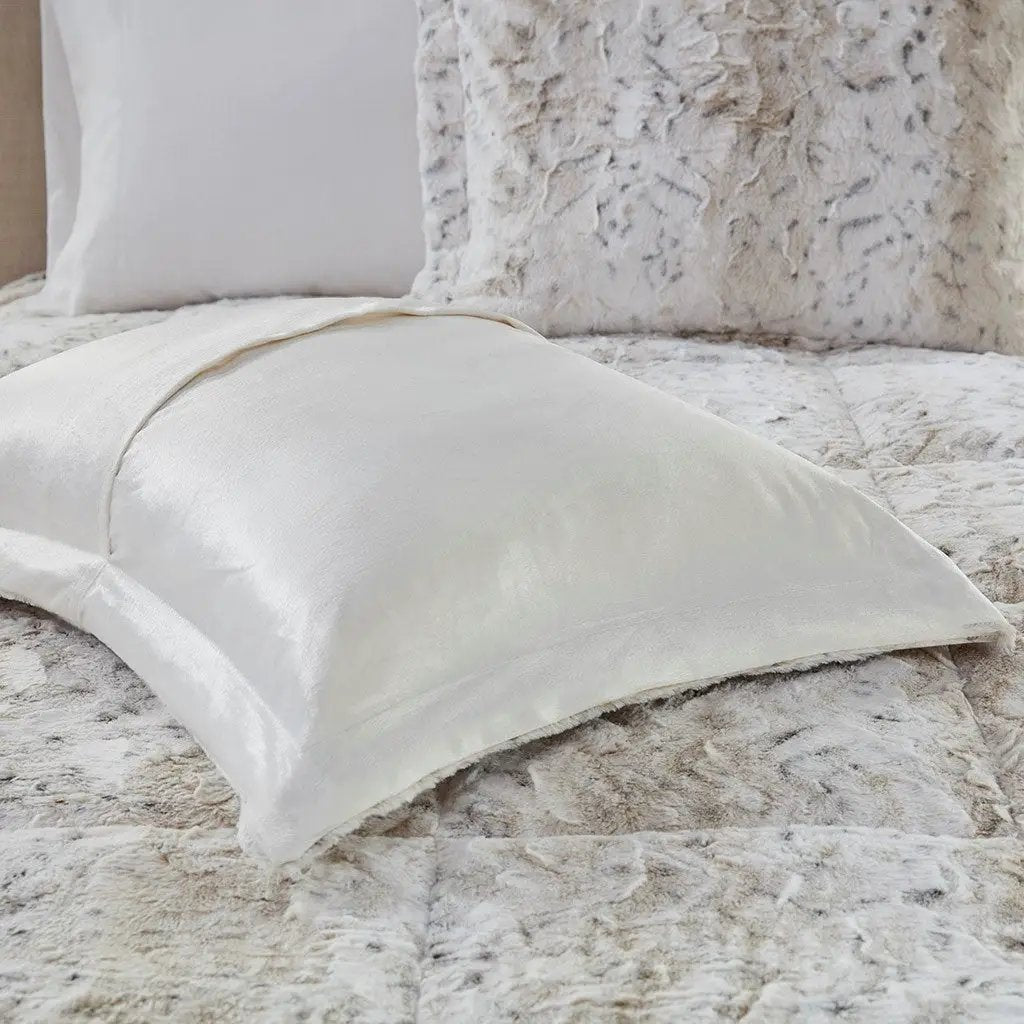 King 4PC Faux Fur Comforter Set by HouseOfZazla