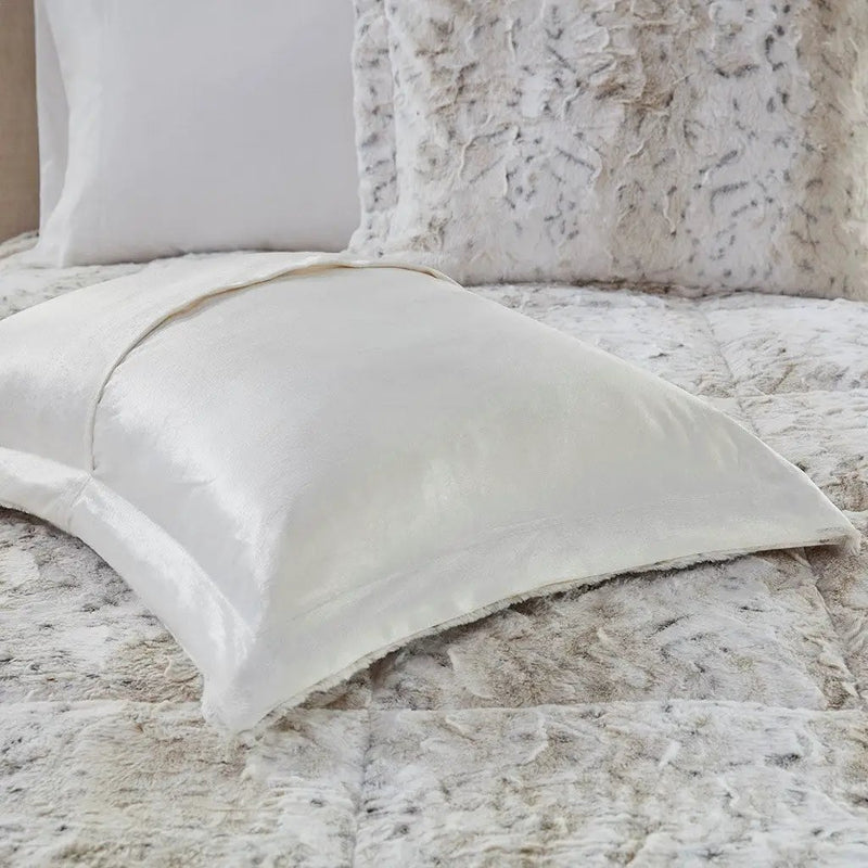 King 4PC Faux Fur Comforter Set by HouseOfZazla