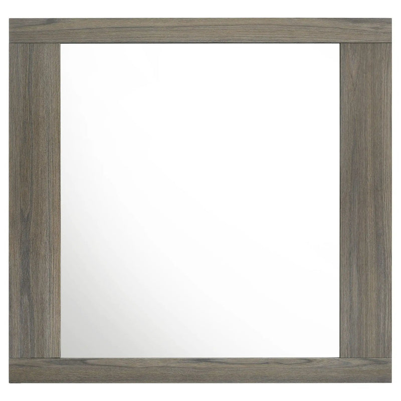 4 Piece Queen Bedroom Set With Built In Storage And Mirror - Oak