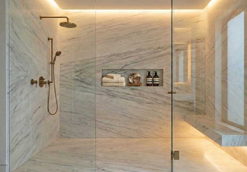 Calacatta Belgia Polished Marble Slab Random 1 1/4 room scene 3