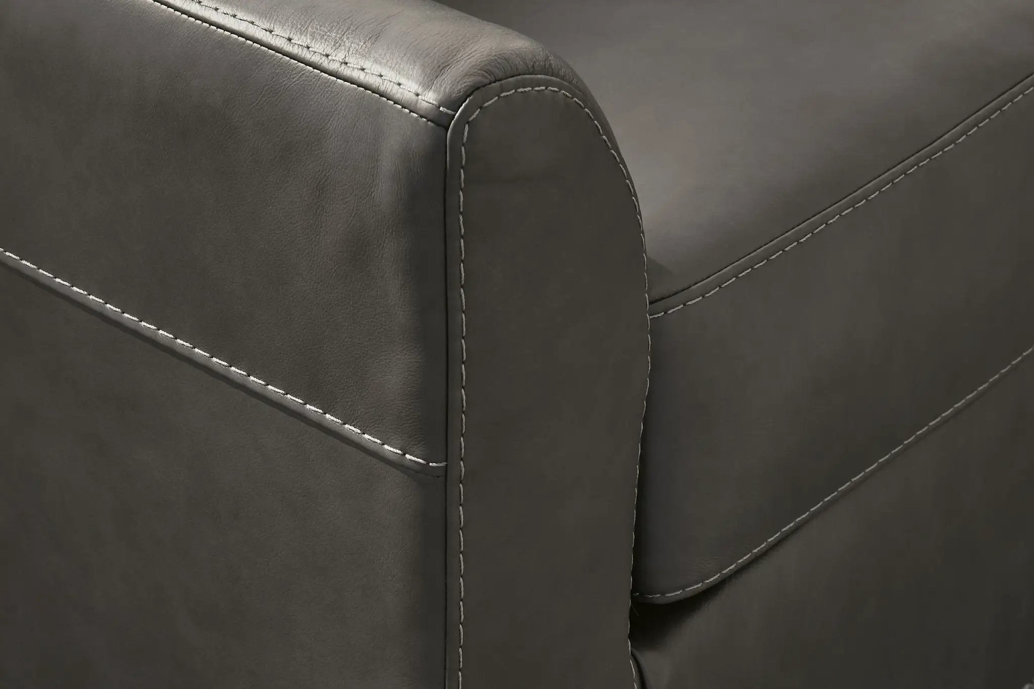 Valderno - 2-Piece Sectional With Raf Corner Chaise - Fog by Unique Piece Furniture