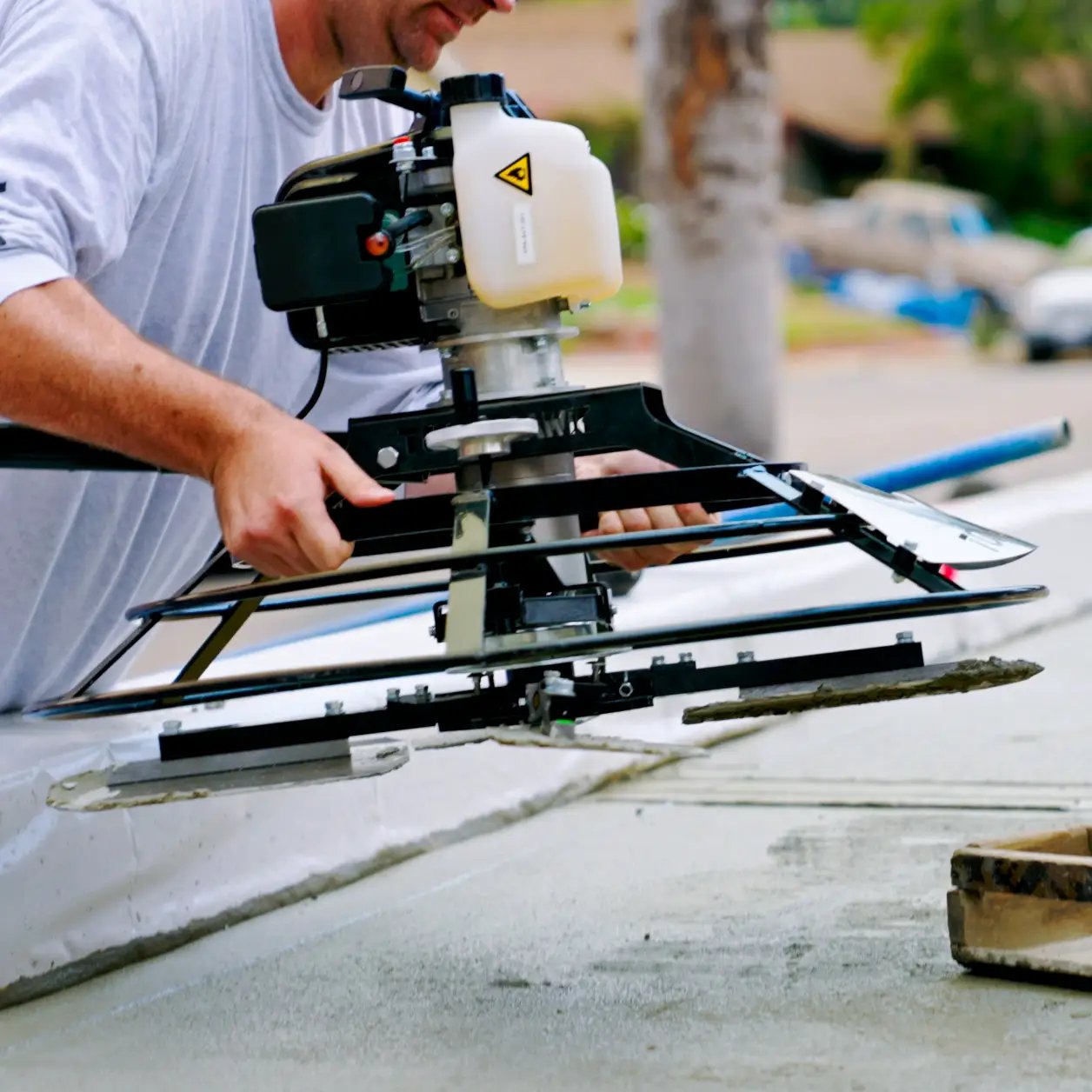 30" Portable Concrete Power Trowel with 18ft Bull Float Handle 37cc Engine by Tomahawk Power