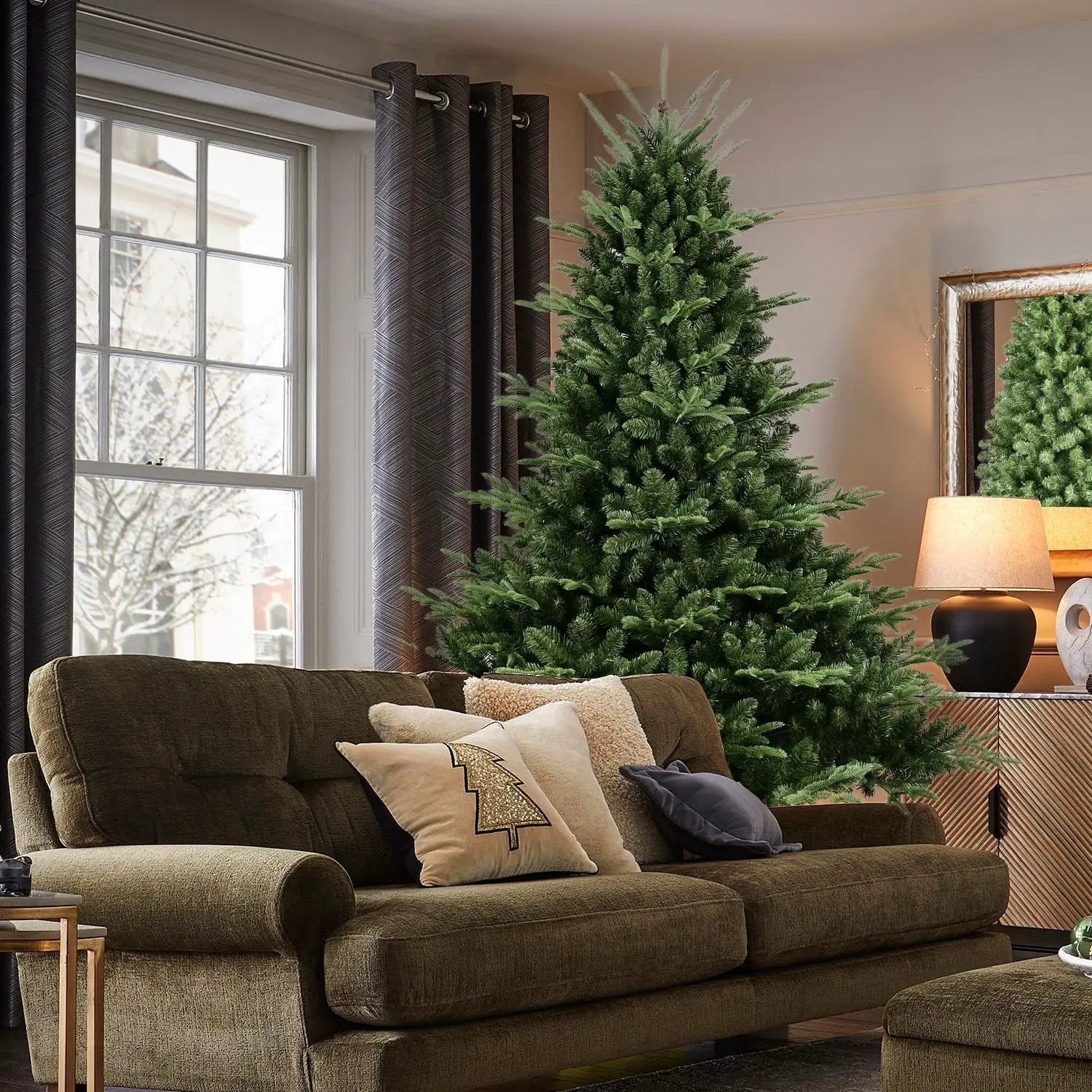 Full-Shaped 6 Ft Christmas Tree with 1673 PE/PVC Tips by HouseOfZazla