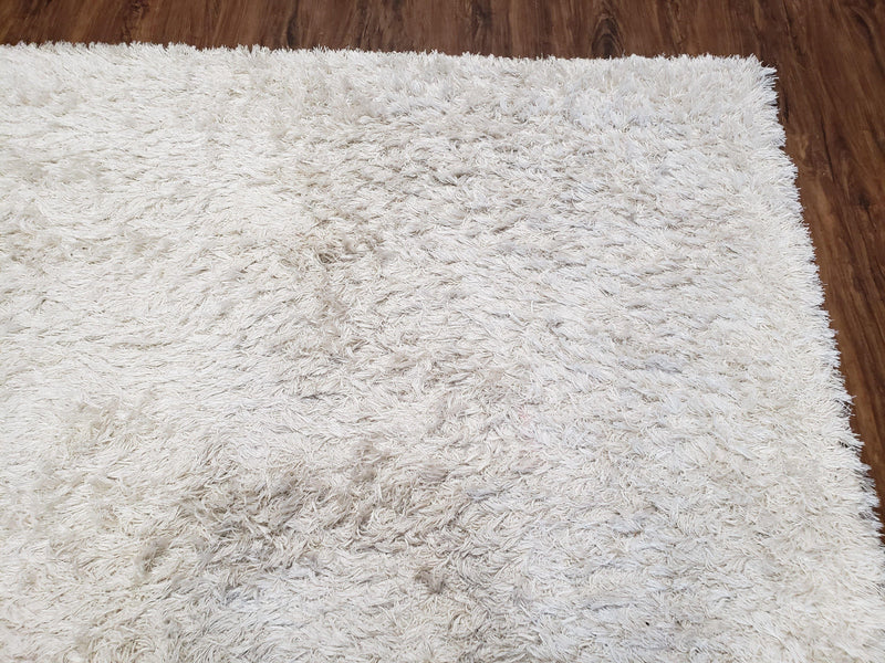 Safavieh Shag Rug 5x8, Pearl White Color, Isaac Mizrachi Shag Collection 5x7 Carpet, High Pile Soft Fluffly Bedroom Rug, Living Room Rug by Jewel Rugs