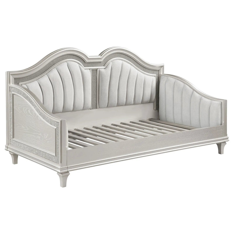 Evangeline Upholstered Twin Daybed Silver Oak by Unique Piece Furniture