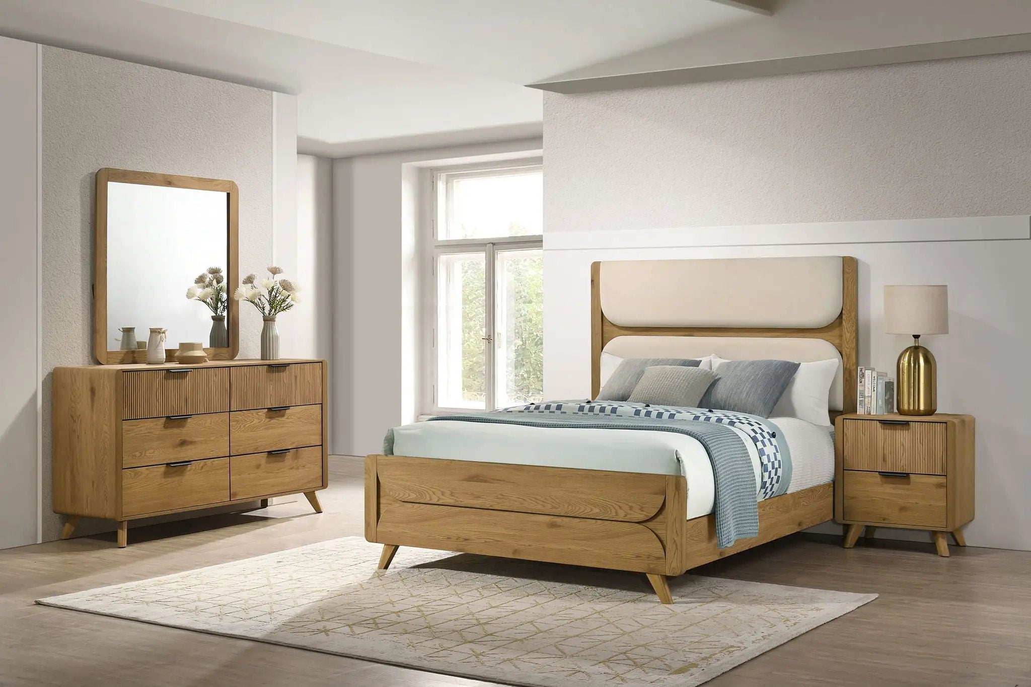 Bennett 4-piece Queen Bedroom Set Light Oak by Unique Piece Furniture